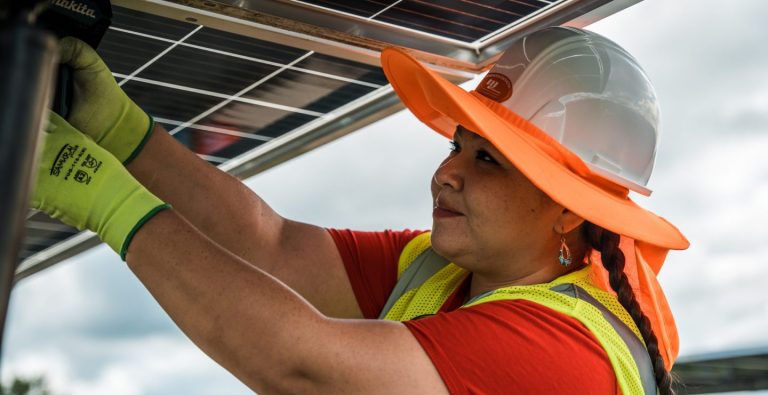 Cleanenergyeconomymn Whiteearthtribalcmntycollege Solartraining